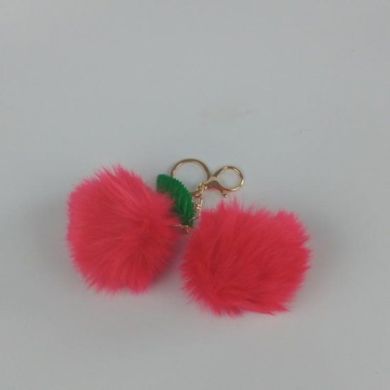 Janshop Kersen imitatiebont fluffy ball pompom sleutelhanger