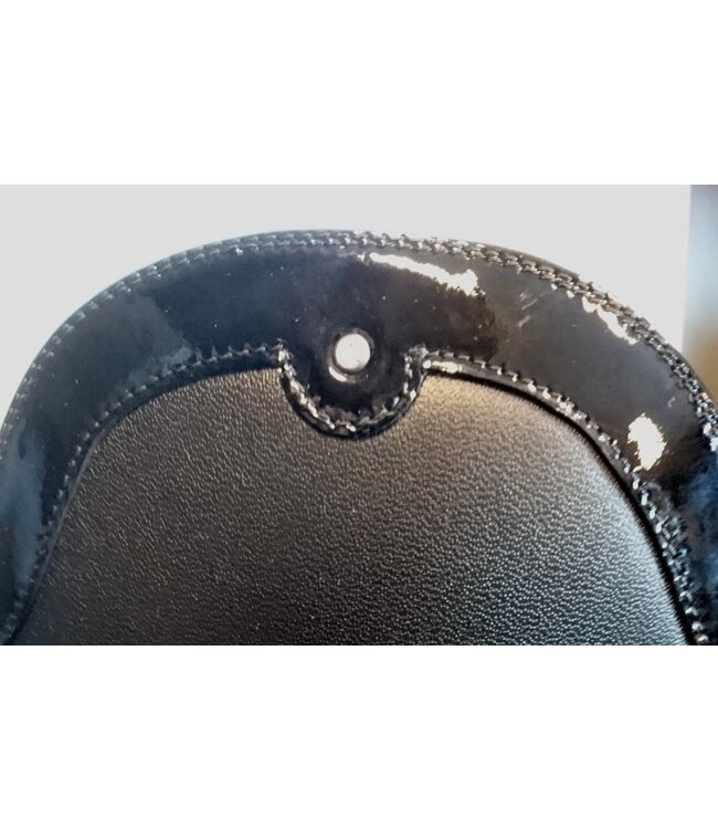 accessoires 2cm stroke in all kind of materials on the bowl of the shaft (only available in boots ordered in CYB)