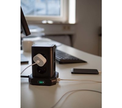 Brennenstuhl staande tafelcontactdoos 8-voudig met schakelaar  en 4x USB 1153560000