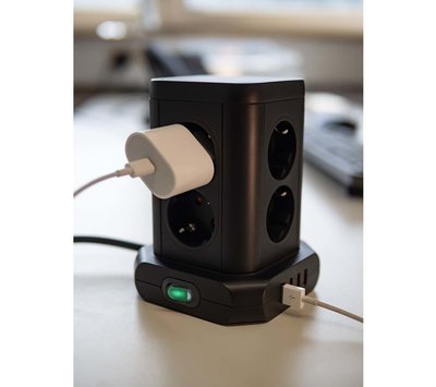 Brennenstuhl staande tafelcontactdoos 8-voudig met schakelaar  en 4x USB 1153560000