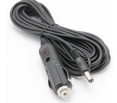 Universele autostekker adapter 12V - 5A  plug 5,5 X 2,1 mm.