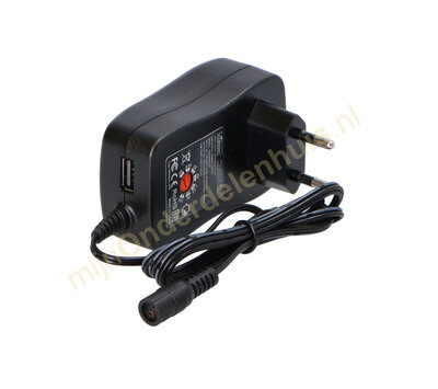 Universele adapter 3/4.5/5/6/7.5/9/12V 2.1A 30W + USB-A contra