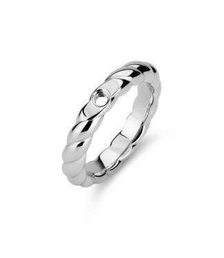 MelanO Twisted Tova ring