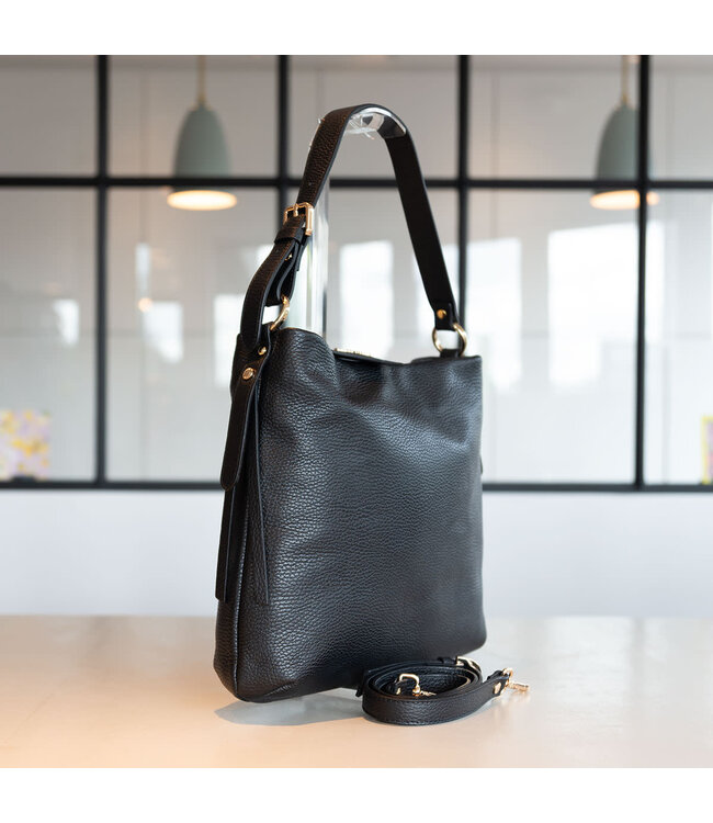 Carol J Handtas Isidora Nero