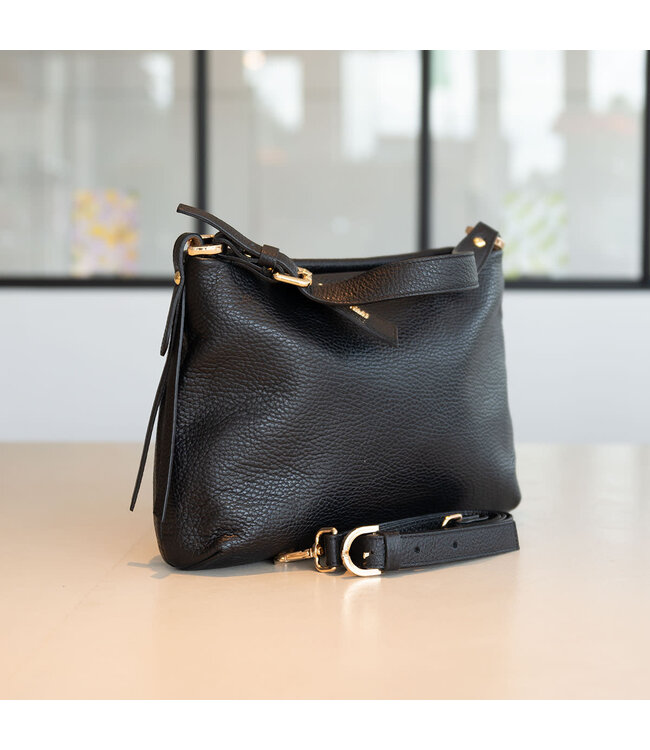 Carol J Handtas Amalia Nero