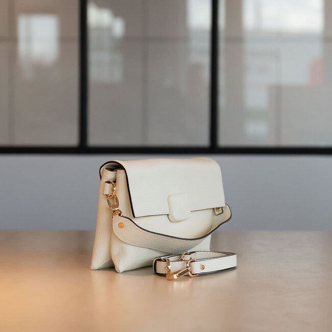 Carol J Handtas Arietta Panna