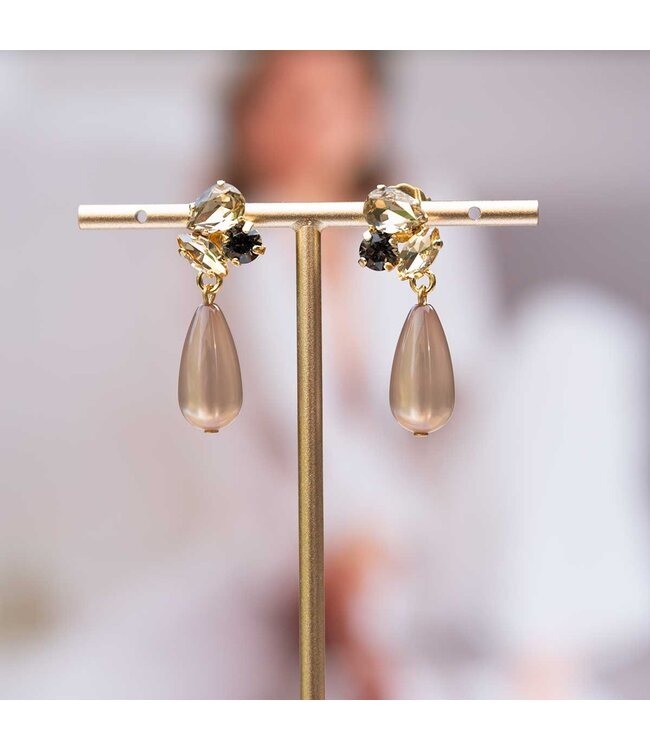 Paviè Oorring Elena Fango – resin druppel met kristallen cluster