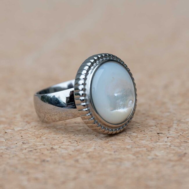 MelanO Ring met Bali Opal – 22mm