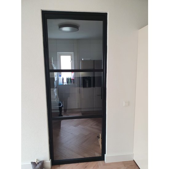 Porte battante en acier