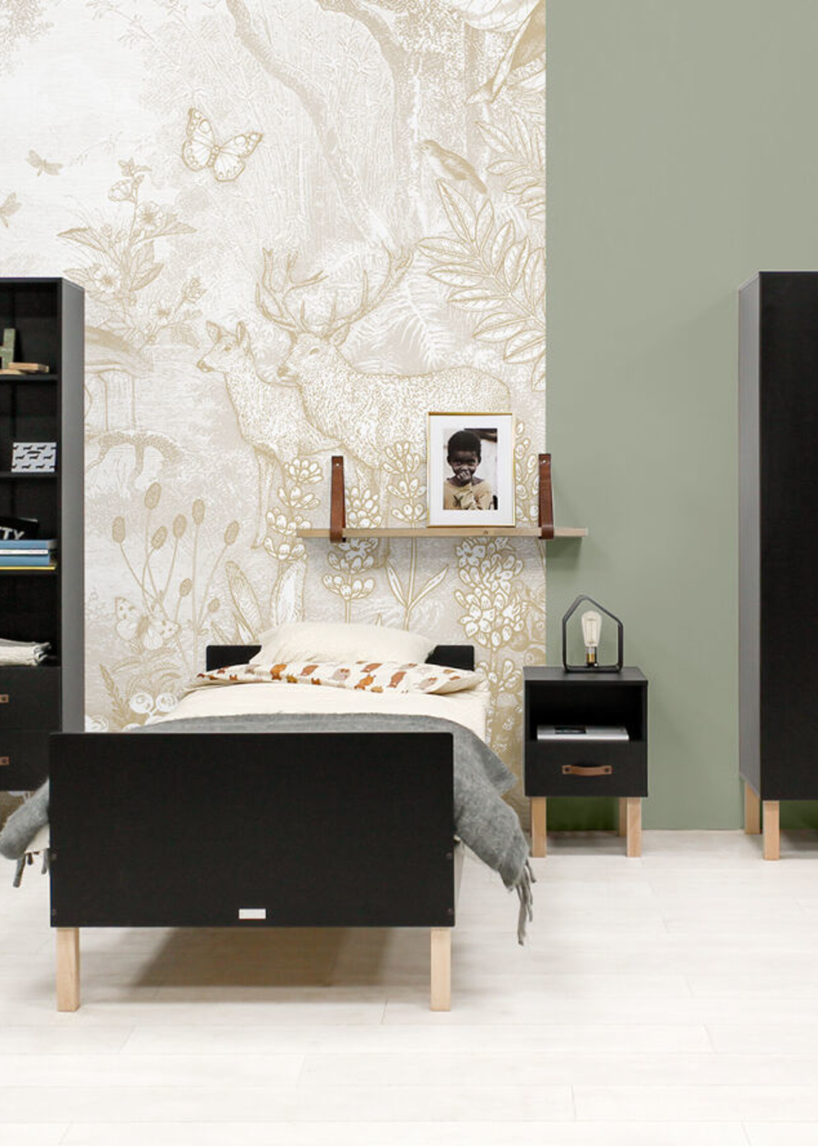 BOPITA 3 deurskast Floris zwart / naturel