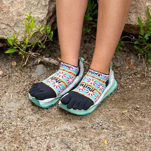 Injinji Spectrum Run Lightweight No-Show Coolmax Holiday Peppermint