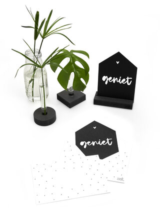 Zwarte kaart huisje Geniet met bedrukte envelop
