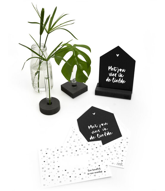 Zwarte kaart huisje 'Met jou vier ik de liefde' met bedrukte envelop