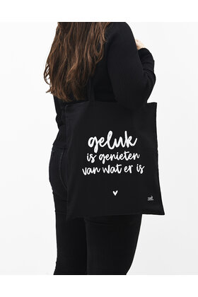 Zwarte katoenen tas met tekst 'Geluk is genieten van wat er is'