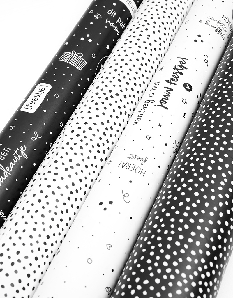 Cadeaupapier zwart witte dots