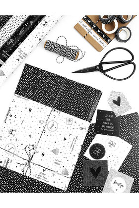 Cadeaupapier wit met zwarte tekstjes - verjaardag