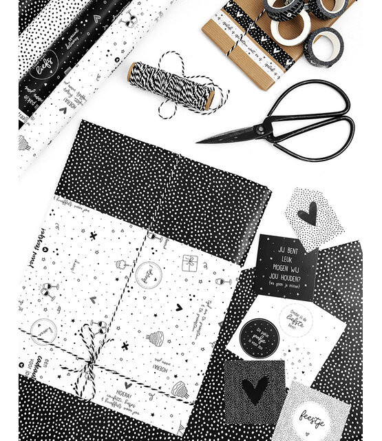 Rol cadeaupapier verjaardag wit zwart  50x300cm Rol cadeaupapier verjaardag wit zwart  50x300cm