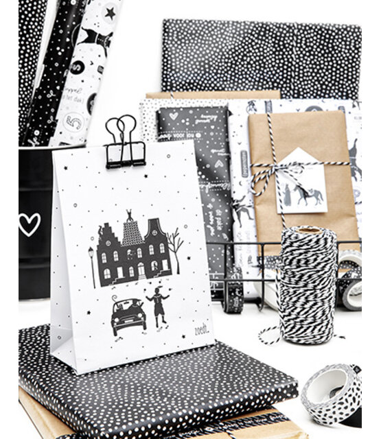 Sinterklaas cadeauzakje wit met zwart patroon en grachtenpanden en pieten- met bodem