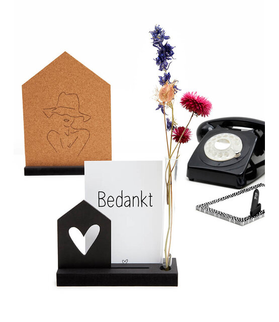 Kaarthouder met vaasje en houten kaartje Kaarthouder met vaasje en houten kaartje