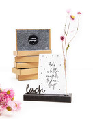 Kaarthouder met vaasje en tekst Lach