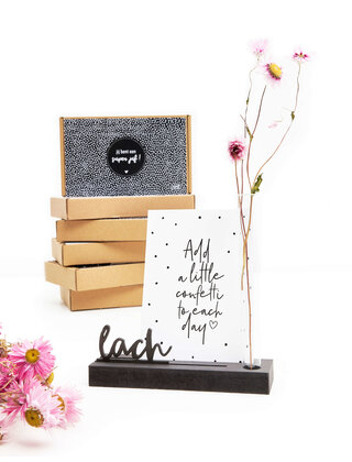 Juffen cadeau - Kaarthouder met vaasje en tekst Lach