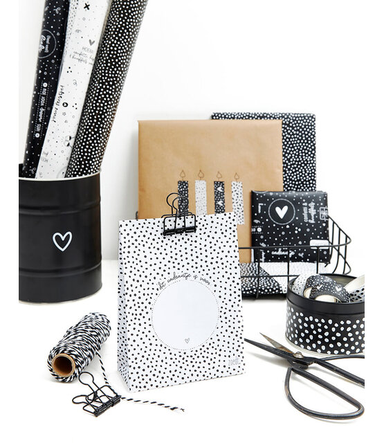 Cadeauzakje zwart wit patroon 'Dit cadeautje is voor...' - met bodem Cadeauzakje zwart wit patroon 'Dit cadeautje is voor...' - met bodem
