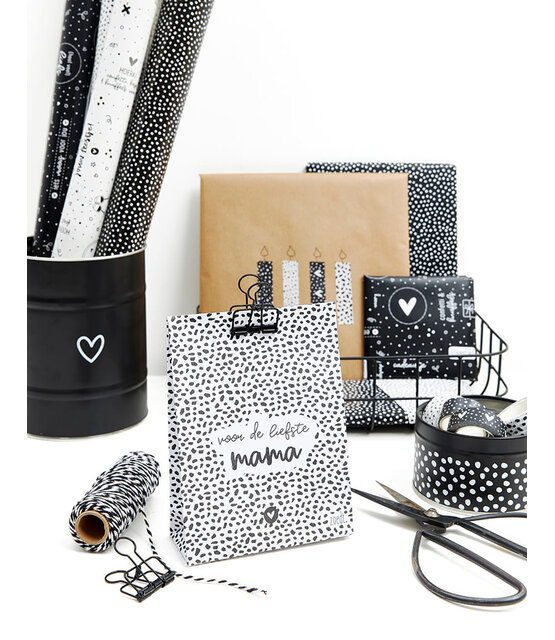Cadeauzakje wit met zwart patroon en tekst 'Voor de liefste mama' - met bodem Cadeauzakje wit met zwart patroon en tekst 'Voor de liefste mama' - met bodem