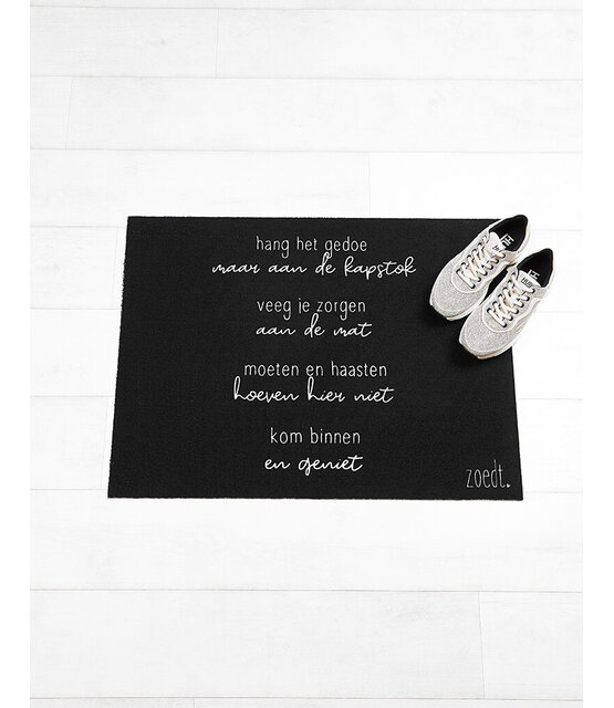 Deurmat zwart met gedicht 'Kom binnen en geniet'