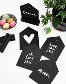 Zwarte houten kaart huisje met standaard - Kook van jou Zwarte houten kaart huisje met standaard - Kook van jou