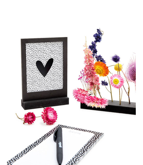 Kaart met zwart wit patroon en hart Kaart met zwart wit patroon en hart