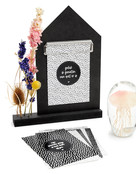 Kaart met tekst 'Geluk is genieten van wat er is'