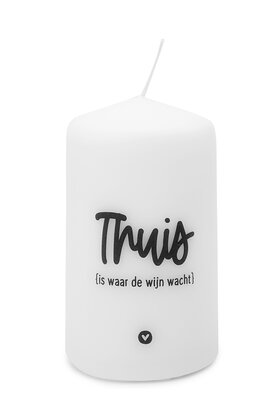 Kaars met tekst 'Thuis is waar de wijn wacht'