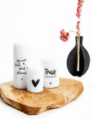 Kaars met tekst 'Thuis is waar de wijn wacht'