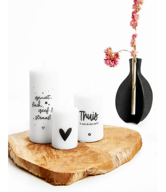 Kaars met tekst 'Thuis is waar de wijn wacht'