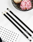 Zwart potlood met hartjes