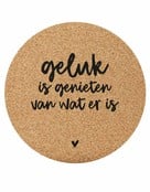 Muismat kurk | tekst 'Geluk is genieten van wat er is' - 20 cm Muismat kurk | tekst 'Geluk is genieten van wat er is' - 20 cm