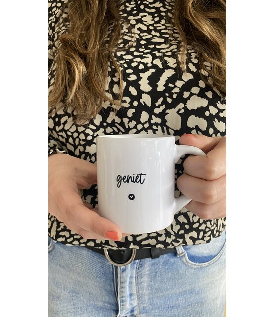 Witte mok met tekst 'Geniet'