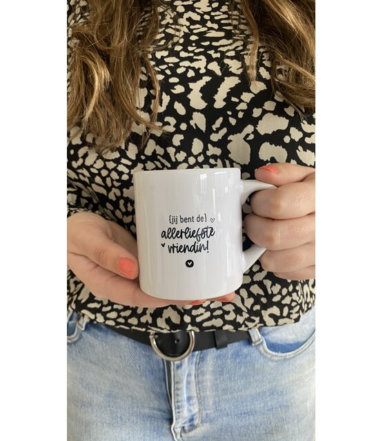 Witte mok met tekst - 'Jij bent de allerliefste vriendin!'