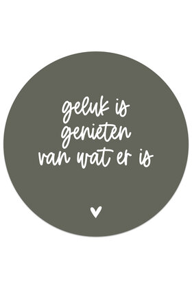 Muurcirkel (binnen) olijfgroen met tekst 'Geluk is genieten van wat er is' - 3 formaten