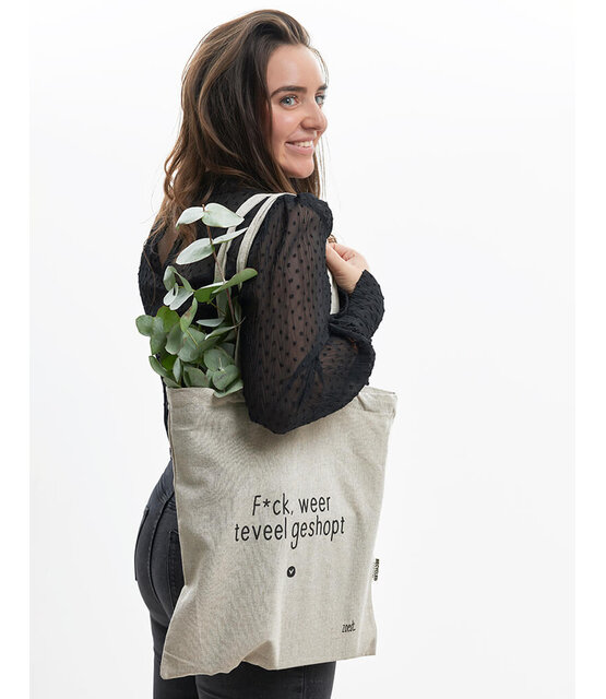 Duurzame beige katoenen tas met tekst 'F*ck weer teveel geshopt' - van gerycled materiaal Duurzame beige katoenen tas met tekst 'F*ck weer teveel geshopt' - van gerycled materiaal