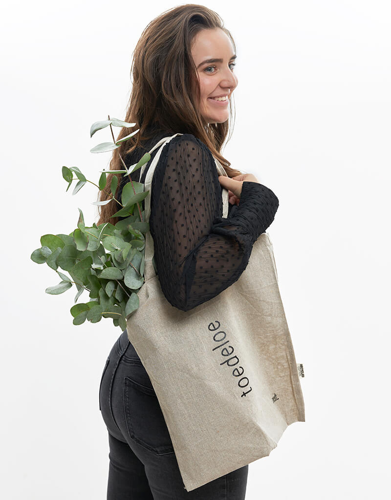 Beige katoenen tas met tekst Toedeloe van gerecycled materiaal