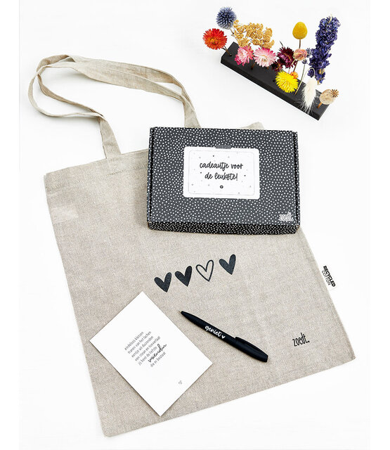 Cadeaupakket brievenbus 'Cadeautje voor de leukste!' - vriendin Cadeaupakket brievenbus 'Cadeautje voor de leukste!' - vriendin