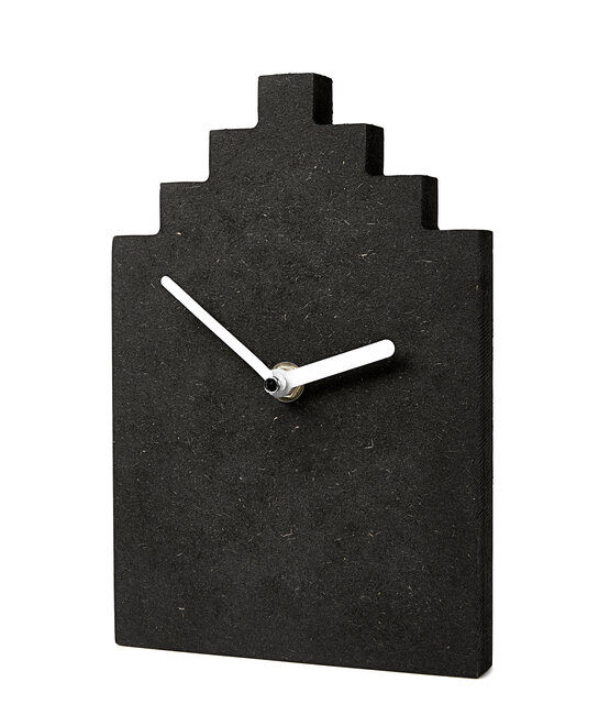 Klok zwart trapgevel