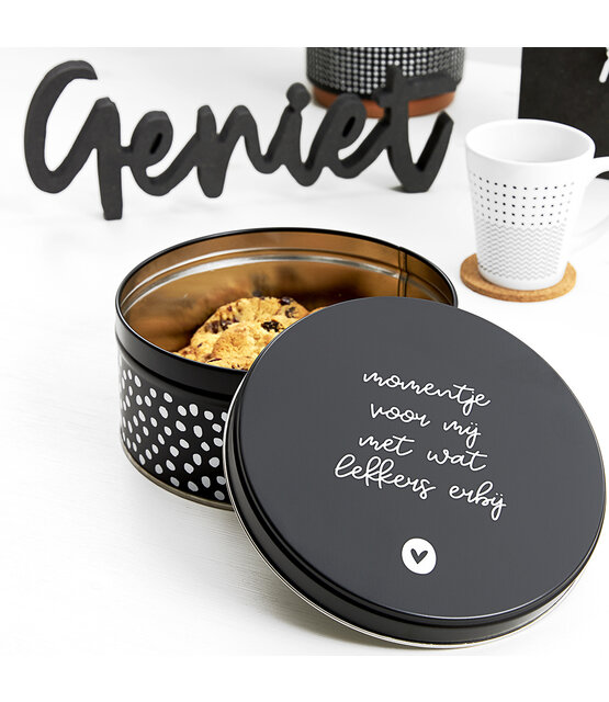 Koektrommel zwart wit met tekst 'Momentje voor mij met wat lekkers erbij'
