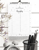 Zwart wit verjaardagskalender staand met leuke quotes