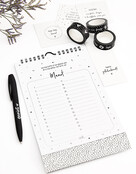 Zwart wit verjaardagskalender staand met leuke quotes