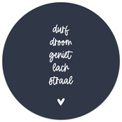 Muurcirkel donkerblauw met tekst 'Durf, droom, geniet, lach, straal'