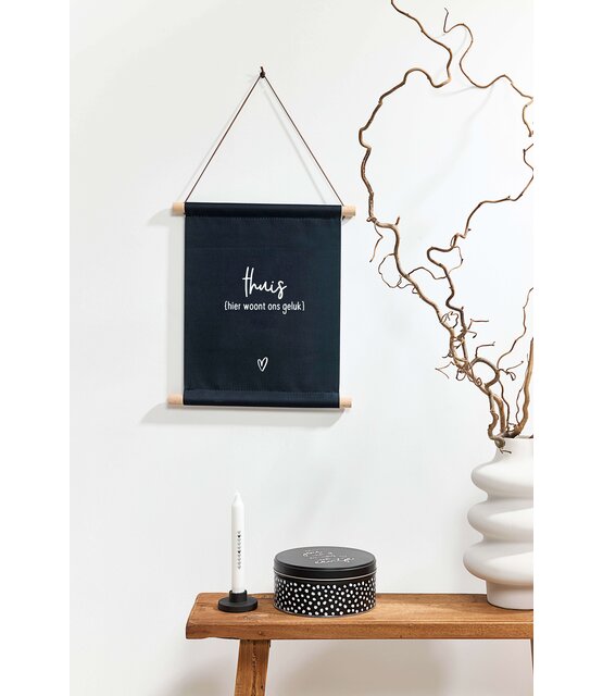 Textielposter zwart met tekst 'Thuis, hier woont ons geluk' - 30x40cm