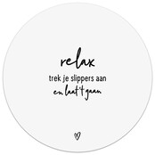 Witte tuincirkel/muurcirkel met tekst - 'Relax, trek je slippers aan en laat 't gaan' perfect als wanddecoratie voor buiten en binnen