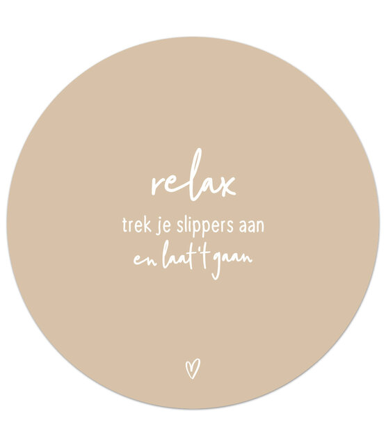 Zandkleurige tuincirkel/muurcirkel met tekst - 'Relax, trek je slippers aan en laat 't gaan' perfect als wanddecoratie voor buiten en binnen Zandkleurige tuincirkel/muurcirkel met tekst - 'Relax, trek je slippers aan en laat 't gaan' perfect als wanddecoratie voor buiten en binnen